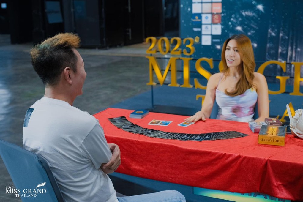 Miss Grand Thailand 2023: Ép thí sinh bói bài, trình diễn phản cảm - 2 Miss Grand Thailand 2023: Ép thí sinh bói bài, trình diễn phản cảm - 2
