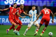 HLV Canada tố cáo đội tuyển Argentina chơi tiểu xảo ở Copa America