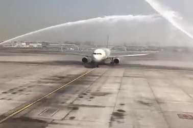 Xịt vòi rồng chào mừng, sân bay Dubai vô tình làm hỏng máy bay Ả rập Xê út