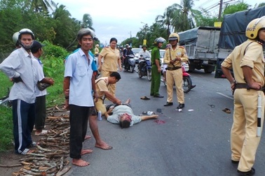 Tử vong sau vụ đối đầu với xe tải