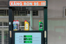 Phạt một loạt cửa hàng xăng dầu vẫn ngang nhiên bán giá cao