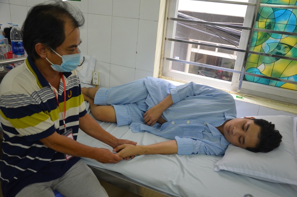 Chàng trai bị giãn cơ tim nghẹn ngào: Xin cho em thêm một lần được sống - 2 Chàng trai bị giãn cơ tim nghẹn ngào: Xin cho em thêm một lần được sống - 2