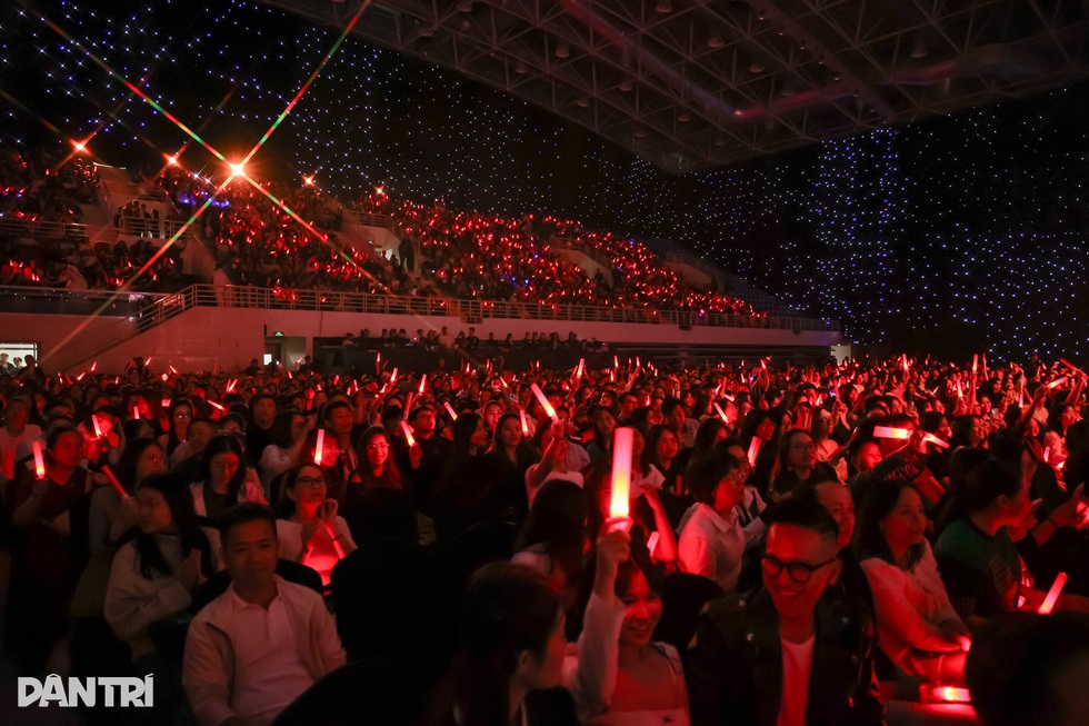 Noo Phước Thịnh cùng dàn anh trai diễn cực cháy ở Hà Nội - 4 Noo Phước Thịnh cùng dàn anh trai diễn cực cháy ở Hà Nội - 4