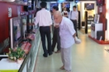 Cơn lốc giá tivi LCD thấp chưa từng có tại Pico Plaza