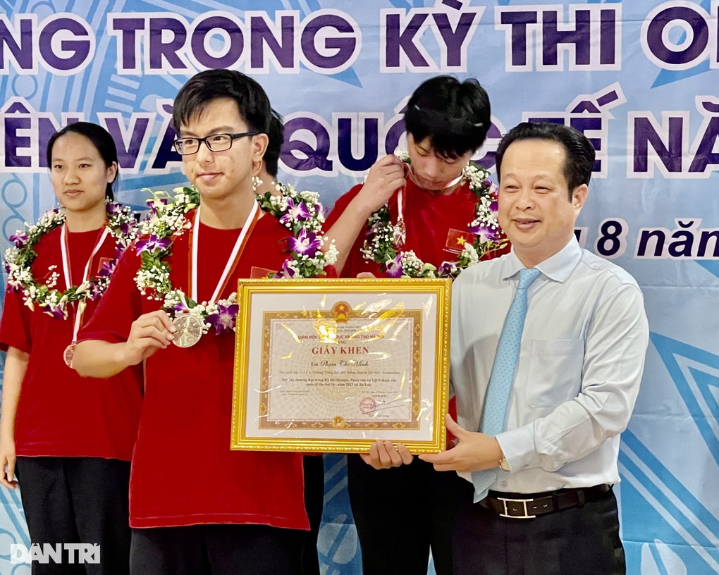 Hà Nội giành 4 huy chương Olympic Thiên văn và Vật lý thiên văn quốc tế - 2 Hà Nội giành 4 huy chương Olympic Thiên văn và Vật lý thiên văn quốc tế - 2