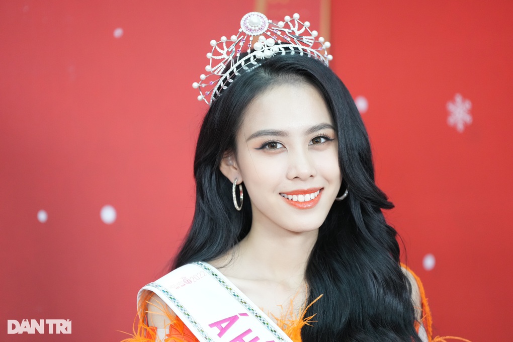 Tân Hoa hậu Việt Nam và 2 Á hậu phản ứng ra sao về lời đề nghị của đại gia? - 3 Tân Hoa hậu Việt Nam và 2 Á hậu phản ứng ra sao về lời đề nghị của đại gia? - 3