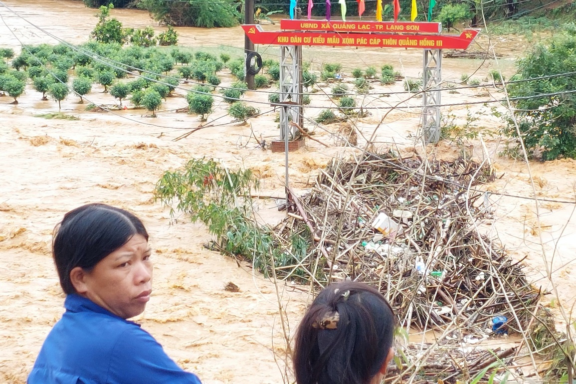 Lạng Sơn đường ngập như sông, một người thiệt mạng vì mưa lớn - 2 Lạng Sơn đường ngập như sông, một người thiệt mạng vì mưa lớn - 2