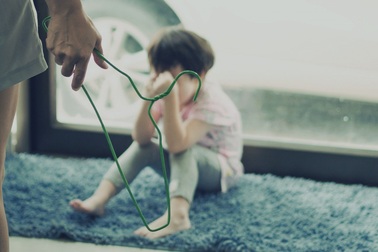 Đánh đòn hay không đánh đòn? Câu hỏi đau đầu với các bậc cha mẹ