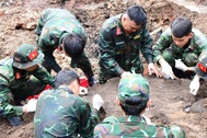 Tìm thấy thêm 10 bộ hài cốt liệt sĩ ở Công viên Lê Thị Riêng