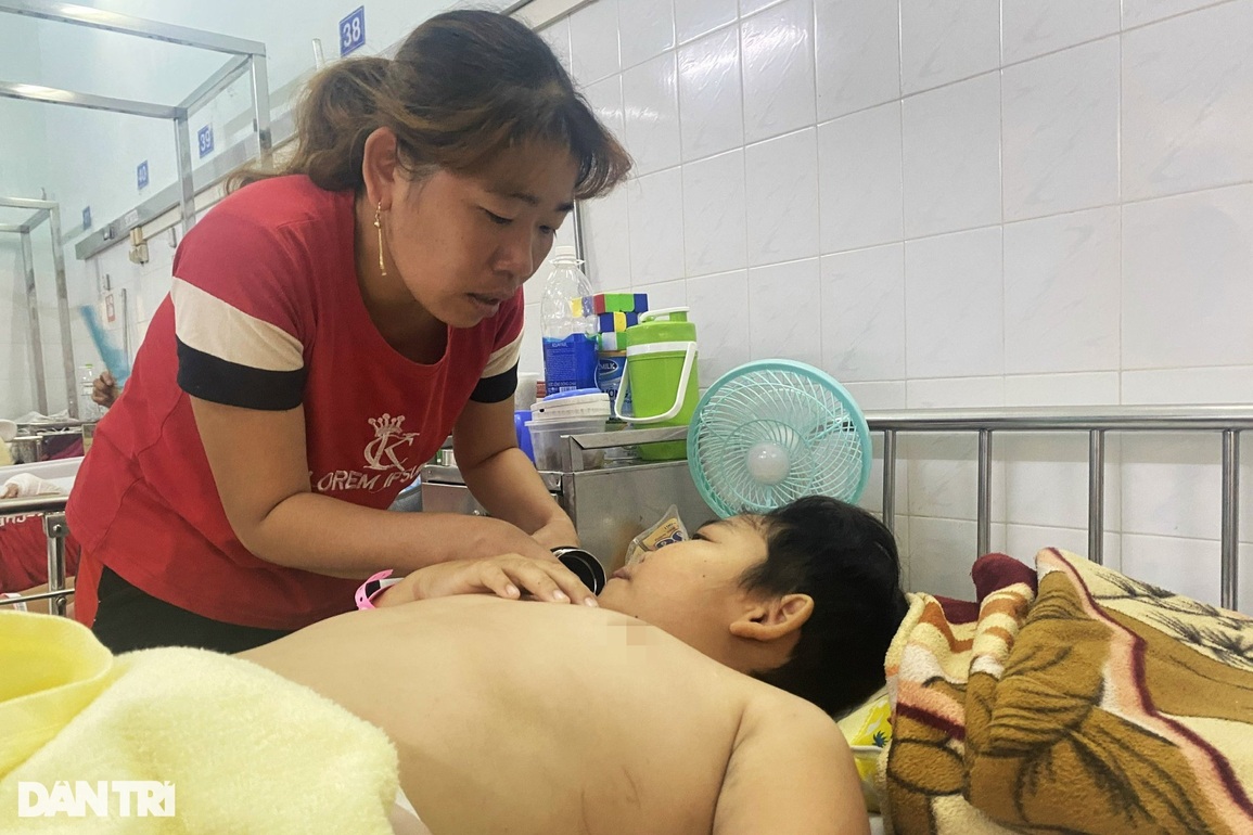 Mẹ nghèo nén nỗi đau thấu trời mất con út, lo tiền cứu con lớn nguy kịch - 1 Mẹ nghèo nén nỗi đau thấu trời mất con út, lo tiền cứu con lớn nguy kịch - 1