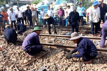 Vụ 2 tàu hàng đâm nhau: Tạm đình chỉ 3 cán bộ trực ga Núi Thành