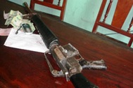 Khởi tố đối tượng buôn bán ma tuý có súng AR15 