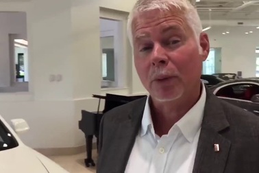 Chuyện gì xảy ra khi bạn cố gắng lấy cắp logo của một chiếc Roll Royce?