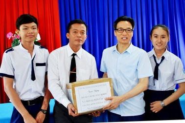Phó Thủ tướng Vũ Đức Đam thăm Trường Phổ thông Dân tộc nội trú Bạc Liêu