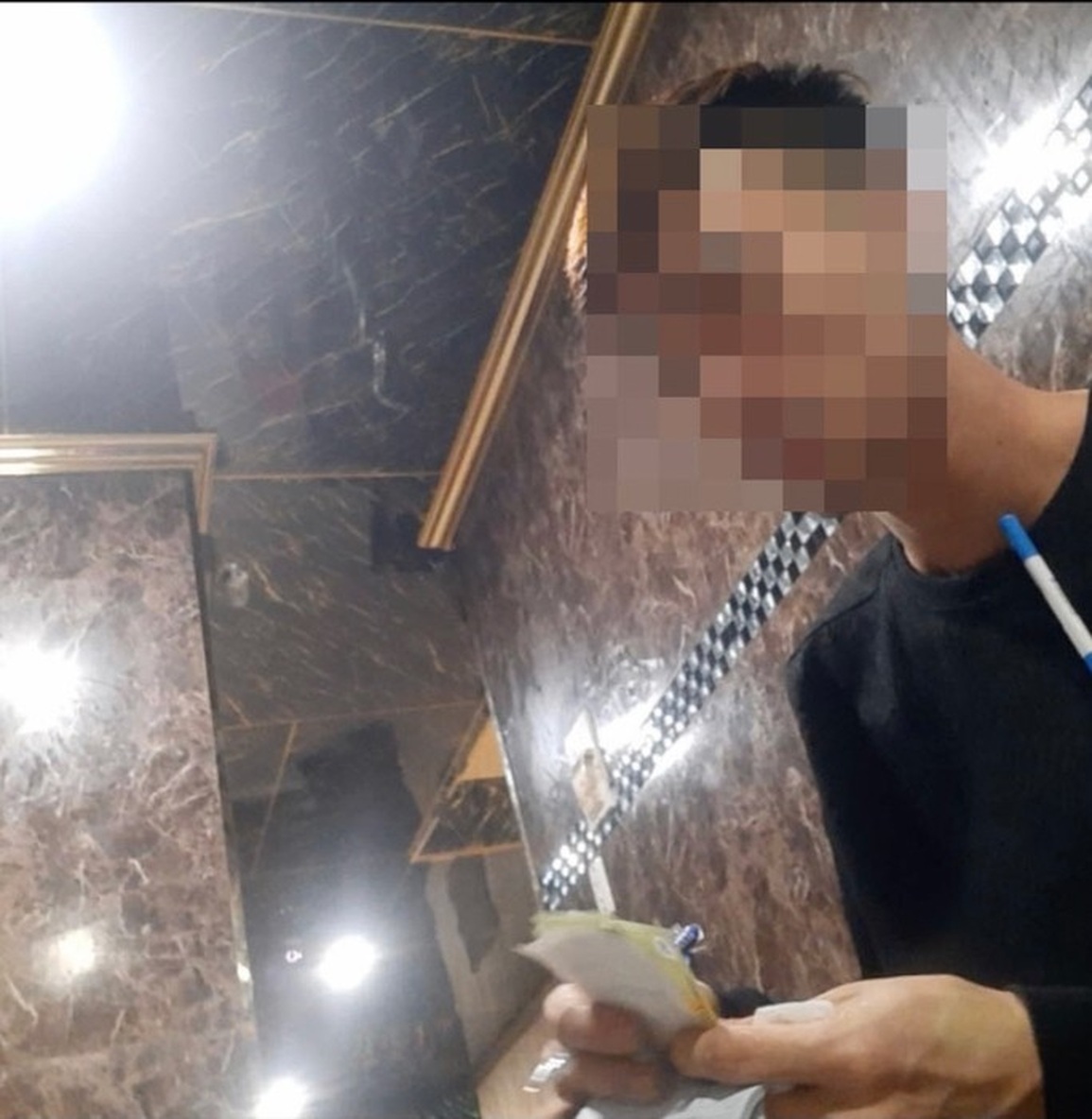 Vén màn dịch vụ quái đản núp bóng quán karaoke - 2 Vén màn dịch vụ quái đản núp bóng quán karaoke - 2