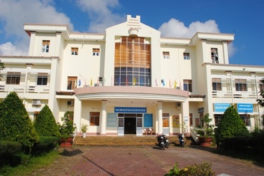 Phó văn phòng huyện bỏ ngoài sổ sách hơn 800 triệu đồng để mua xe tặng “sếp”?