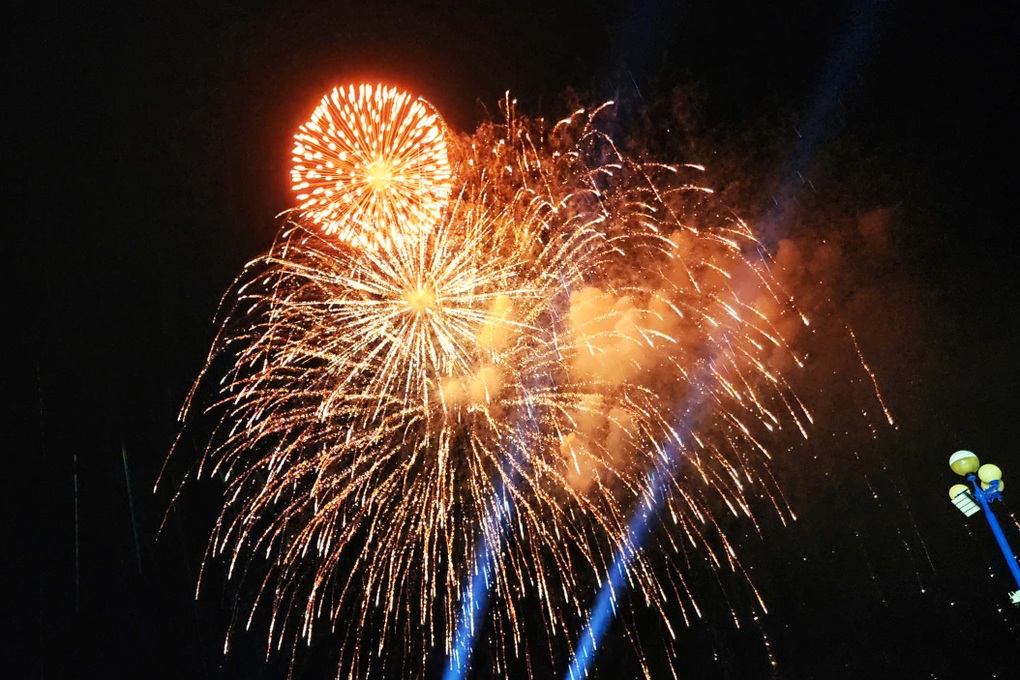 Nhiều tỉnh miền Tây diễn nghệ thuật, bắn pháo hoa mừng Quốc khánh - 2