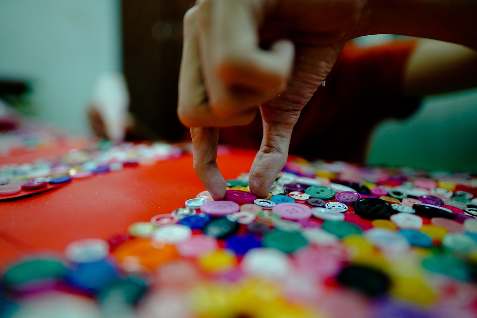 Chàng kỹ sư Hóa làm tranh cổ động chống dịch Covid-19 bằng nút áo - 8 Chàng kỹ sư Hóa làm tranh cổ động chống dịch Covid-19 bằng nút áo - 8