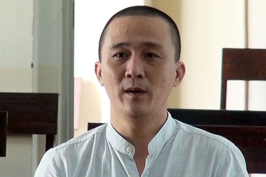 Nhiều gã đàn ông tù tội vì thuê xe ô tô cầm lấy tiền qua biên giới đánh bạc