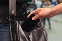 Công an đang làm rõ vụ cô giáo bị "tố" trộm điện thoại xịn