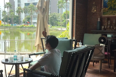 Quán cà phê xảy ra vụ "tổng tài" bất ngờ đông khách