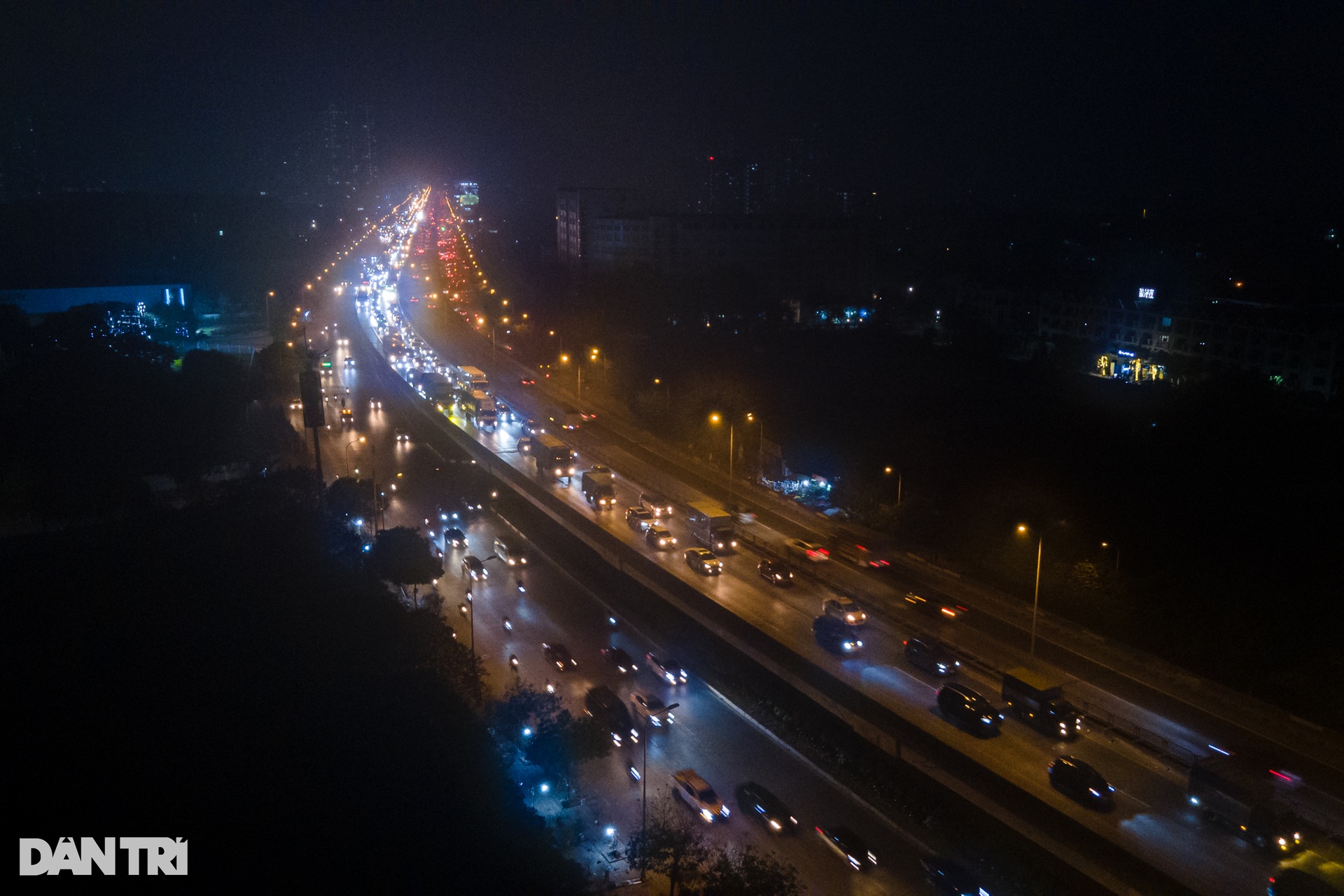 Người dân lỉnh kỉnh đồ đạc rời Hà Nội về quê ăn Tết - 13 Người dân lỉnh kỉnh đồ đạc rời Hà Nội về quê ăn Tết - 13