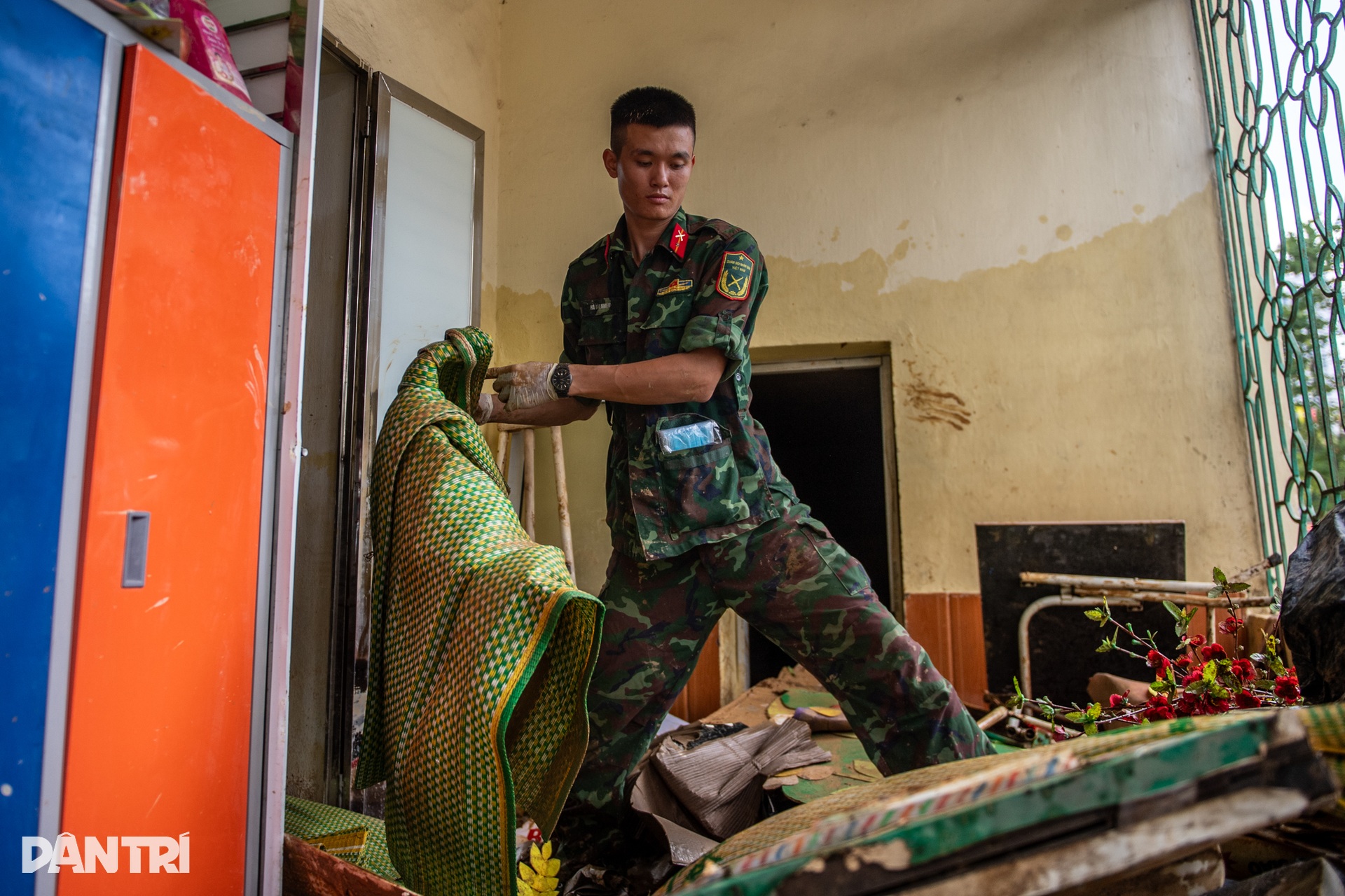 ថៃ ង្វៀន៖ សាលារៀនលិចក្នុងភក់ បន្ទាប់ពីទឹកស្រកចុះ - ១៤ Thái nguyên: Trường lớp ngập trong bùn lũ sau khi nước rút - 14