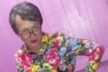 Con trai giả dạng mẹ già thi hộ bằng lái ô tô