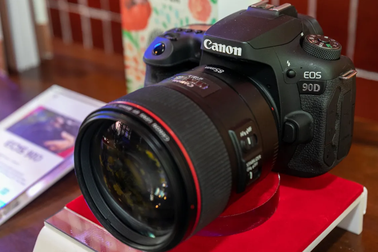 Bộ đôi máy ảnh EOS 90D và EOS M6 Mark II ra mắt thị trường Việt Nam