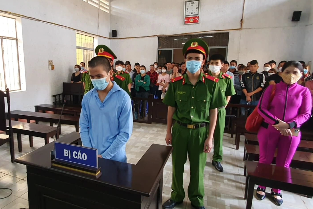 Đâm chết người vì tiếng nẹt pô, nhận 7 năm tù giam - 1 Đâm chết người vì tiếng nẹt pô, nhận 7 năm tù giam - 1