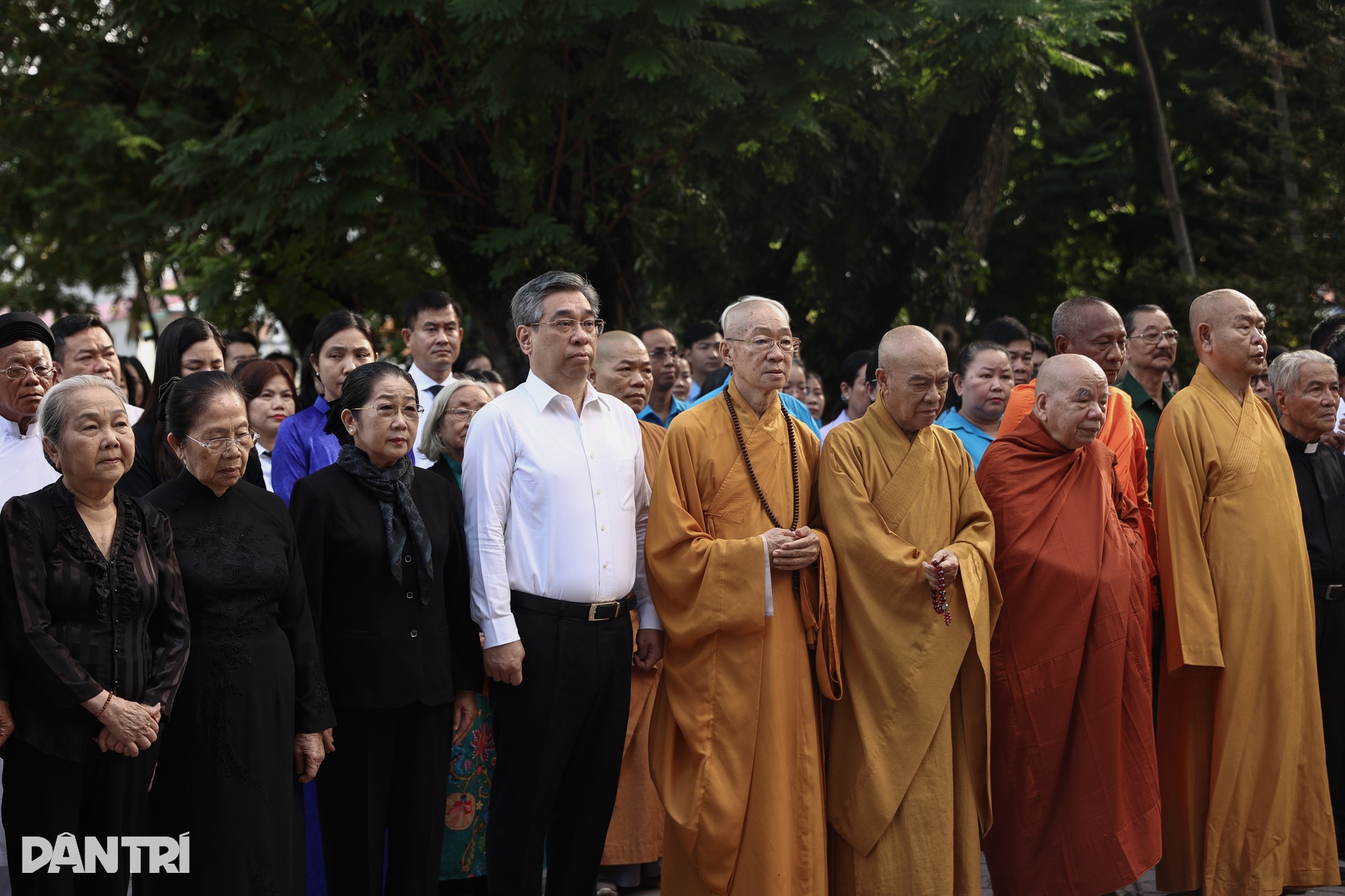 Người yêu liệt sĩ Huỳnh Văn Quên bật khóc ở Công viên Lê Thị Riêng - 9