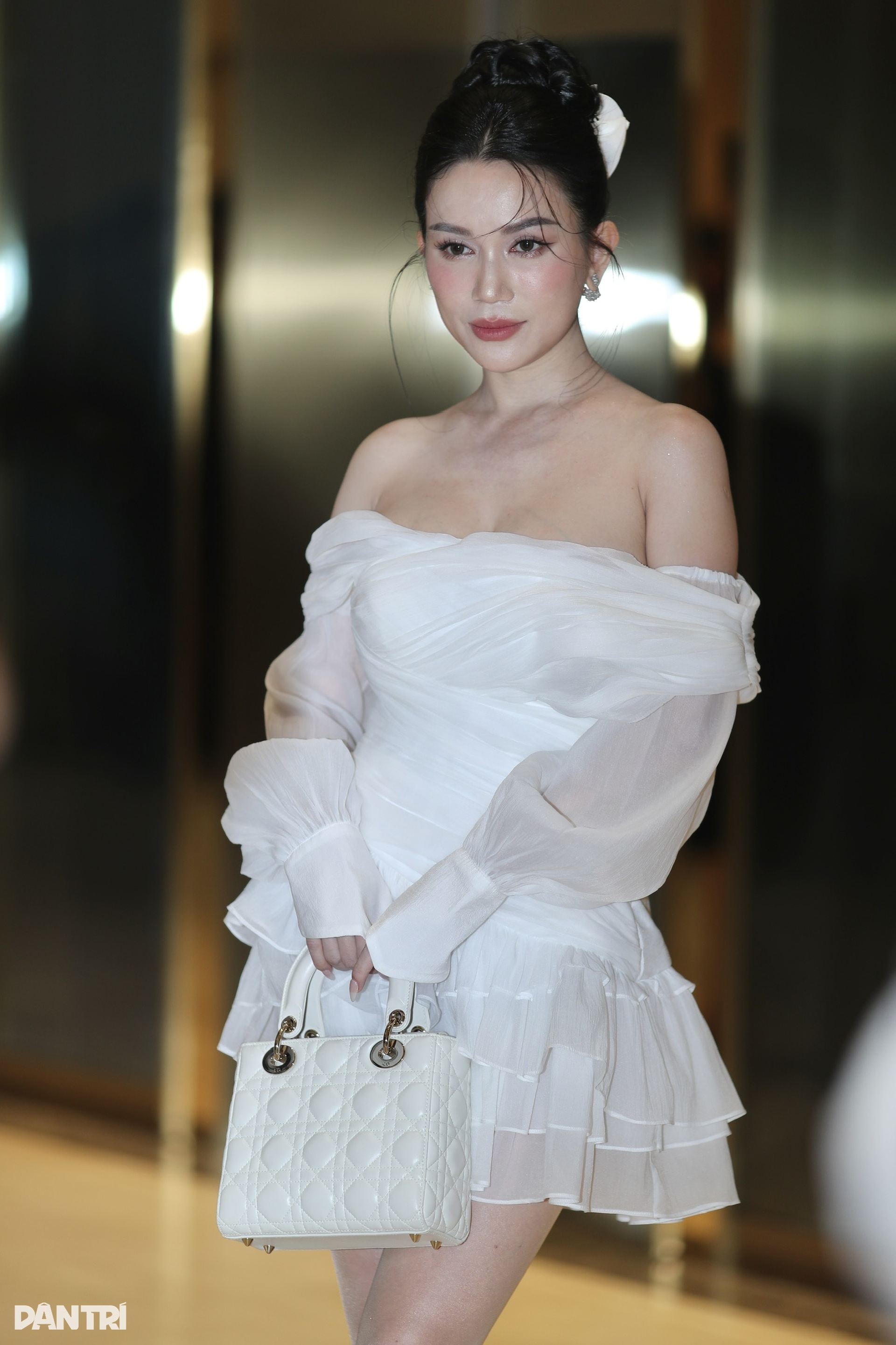 Đám cưới Midu và chồng thiếu gia: Dàn sao lộng lẫy, không gian xa hoa - 14 Đám cưới Midu và chồng thiếu gia: Dàn sao lộng lẫy, không gian xa hoa - 14