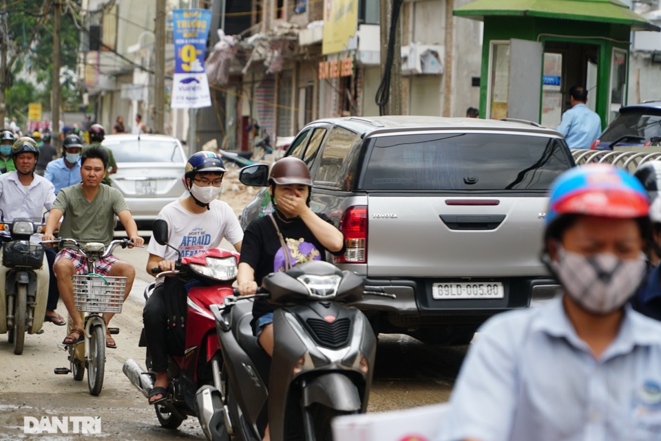 Hà Nội: Hơn 400 mét đường ì ạch thi công gần 3 năm chưa xong - 4 Hà Nội: Hơn 400 mét đường ì ạch thi công gần 3 năm chưa xong - 4