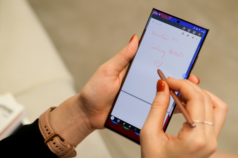 Thực tế bộ đôi Galaxy Note20 và Note20 Ultra tại Việt Nam - 2 Thực tế bộ đôi Galaxy Note20 và Note20 Ultra tại Việt Nam - 2