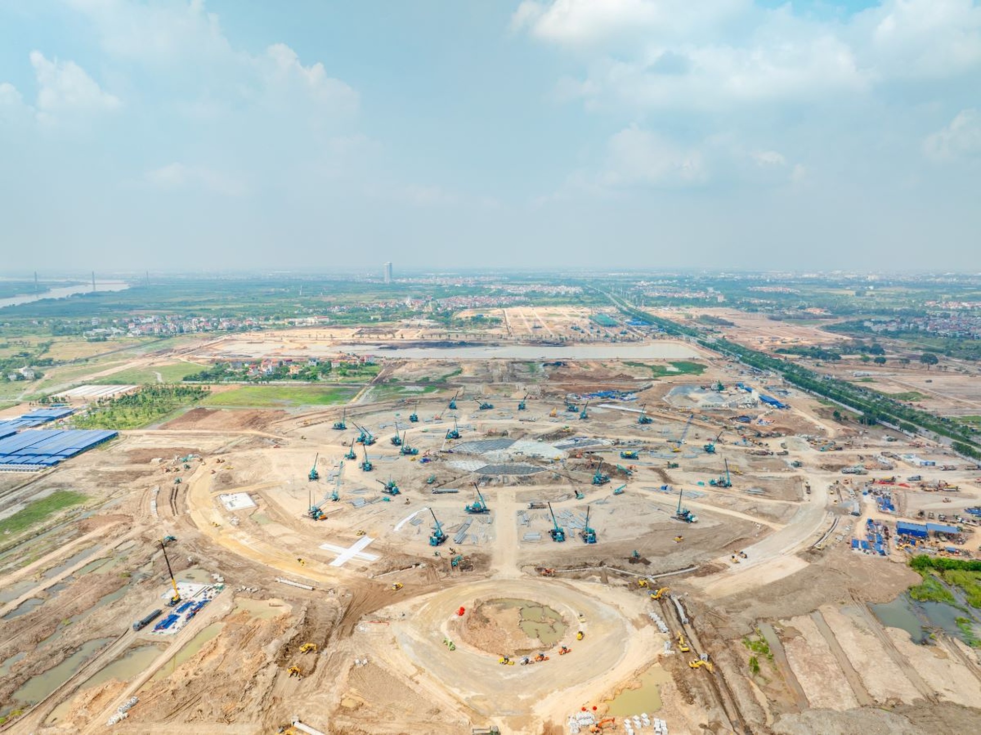 Trung tâm Triển lãm Quốc gia dự kiến hoàn thành vào tháng 7 - 3 Trung tâm Triển lãm Quốc gia dự kiến hoàn thành vào tháng 7 - 3