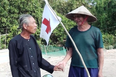 Lão nông hiến đất trồng dược liệu quý, chữa bệnh cho người nghèo