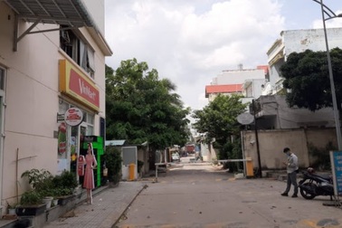 Truy tìm kẻ đâm trọng thương 3 bảo vệ chung cư