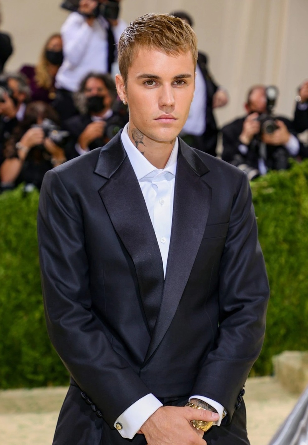 Nguyên nhân khiến Justin Bieber mang vẻ mặt khó ở tới Met Gala - 2 Nguyên nhân khiến Justin Bieber mang vẻ mặt khó ở tới Met Gala - 2