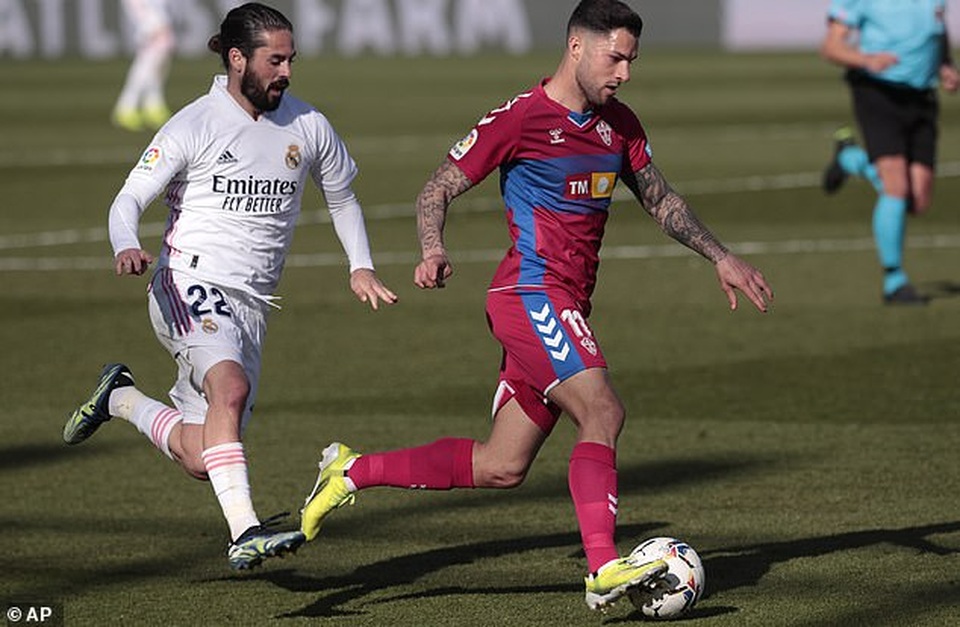 Benzema tỏa sáng, Real Madrid vượt qua Barcelona và bám đuổi Atletico - 1 Benzema tỏa sáng, Real Madrid vượt qua Barcelona và bám đuổi Atletico - 1