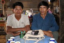 Người phụ hồ trả lại gần 100 triệu đồng nhặt được sau lũ 