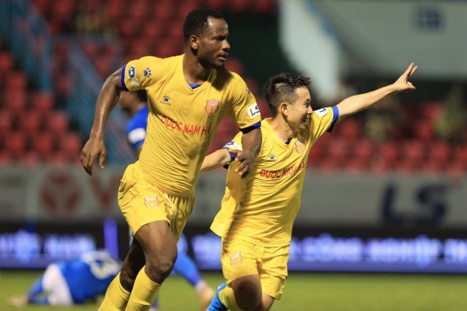 Thắng nhẹ Than Quảng Ninh, CLB Nam Định vào top 3 V-League - 1 Thắng nhẹ Than Quảng Ninh, CLB Nam Định vào top 3 V-League - 1