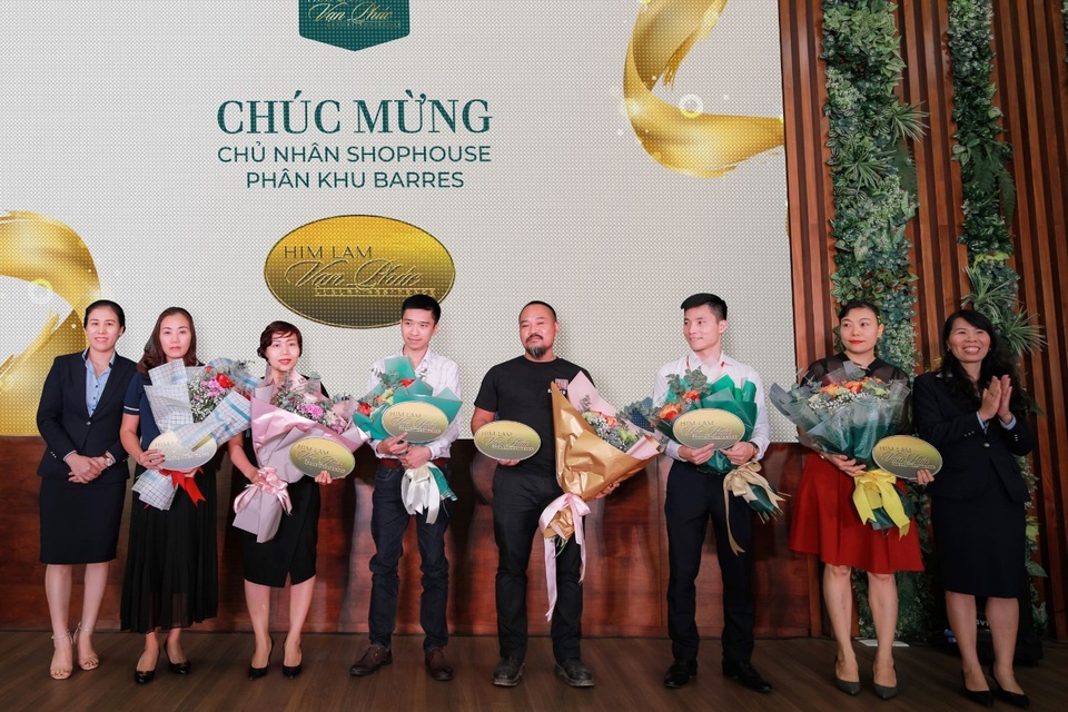 Him Lam Vạn Phúc tiếp tục gây sốt tại lễ mở bán phân khu Barres - 2 Him Lam Vạn Phúc tiếp tục gây sốt tại lễ mở bán phân khu Barres - 2