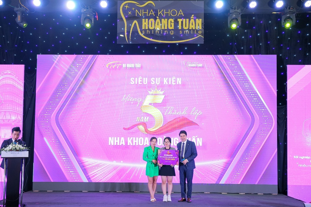 Nha khoa Hoàng Tuấn kỷ niệm 5 năm thành lập - 2 Nha khoa Hoàng Tuấn kỷ niệm 5 năm thành lập - 2