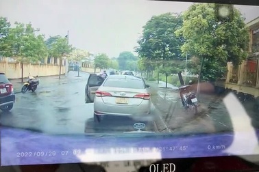 Tình huống va chạm giao thông gây bối rối và khó hiểu