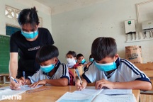 Thầy cô gieo chữ ở ngôi làng biệt lập: 30 năm chưa được nhận hoa ngày 20-11