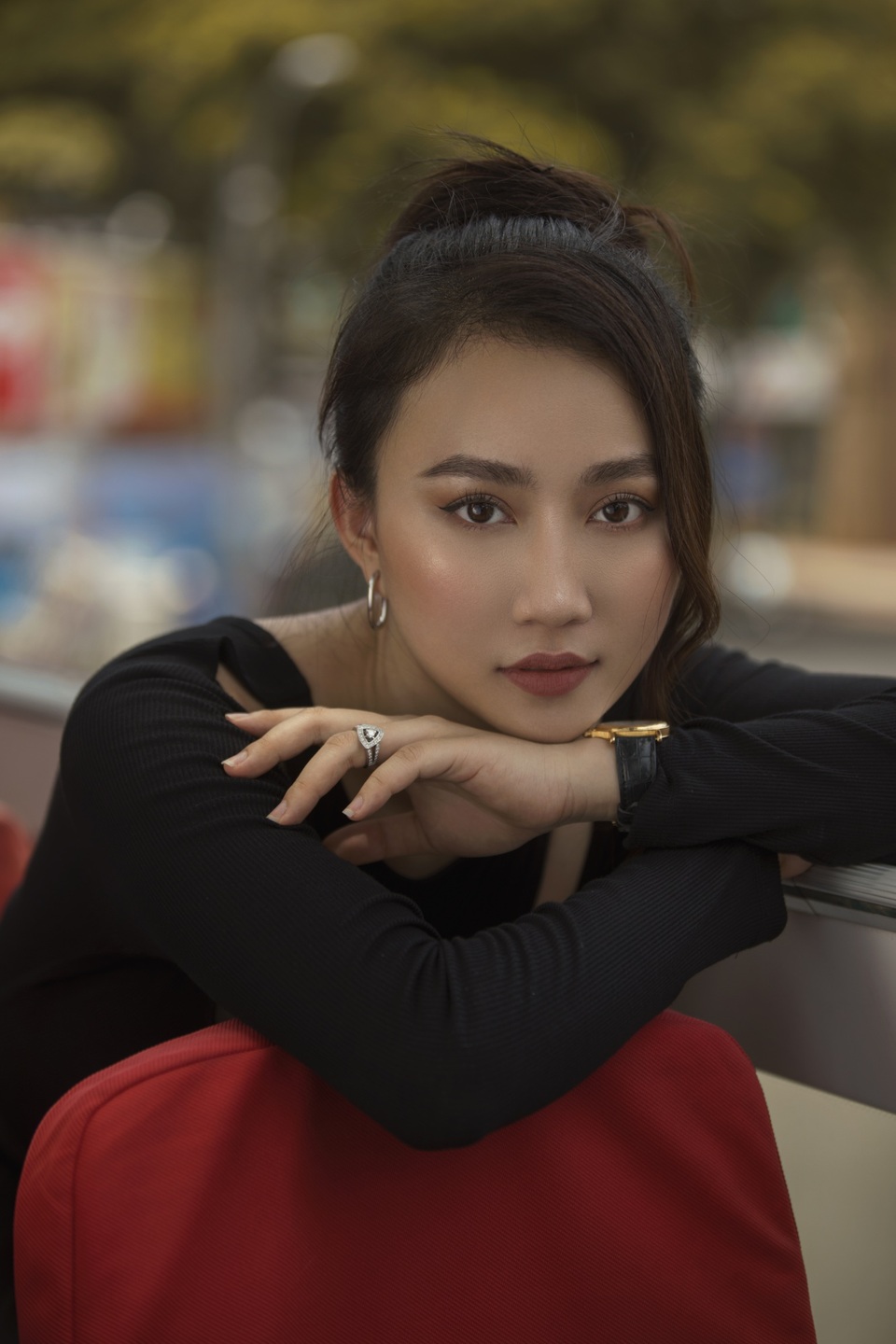 Huỳnh Hồng Loan: “Những vai diễn đẫm nước mắt vì tình đã vận vào đời tôi” - 2 Huỳnh Hồng Loan: “Những vai diễn đẫm nước mắt vì tình đã vận vào đời tôi” - 2