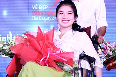 Nữ sinh ĐH KHXH&NV đăng quang "Vẻ đẹp vầng trăng khuyết"