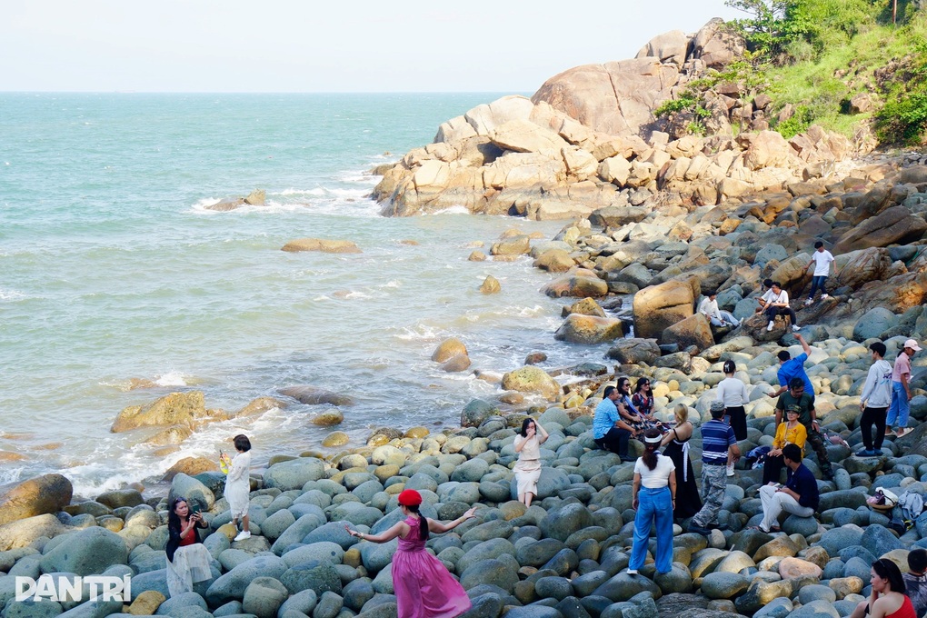 Những vị khách quốc tế đầu tiên trải nghiệm trên tàu SE30 đến Bình Định - 3 Những vị khách quốc tế đầu tiên trải nghiệm trên tàu SE30 đến Bình Định - 3