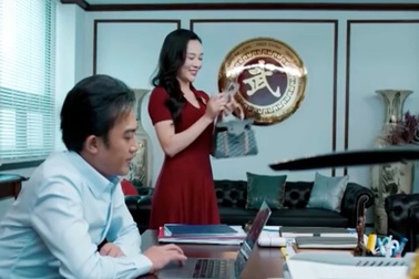 Phương Oanh mua túi hiệu trăm triệu đồng để gia nhập hội phú bà trong phim