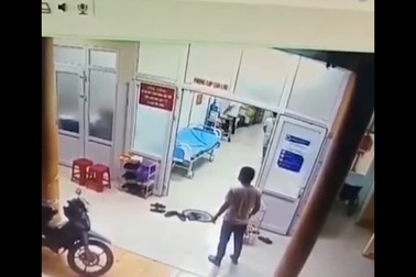 Nhân viên y tế bị hành hung ngay phòng cấp cứu